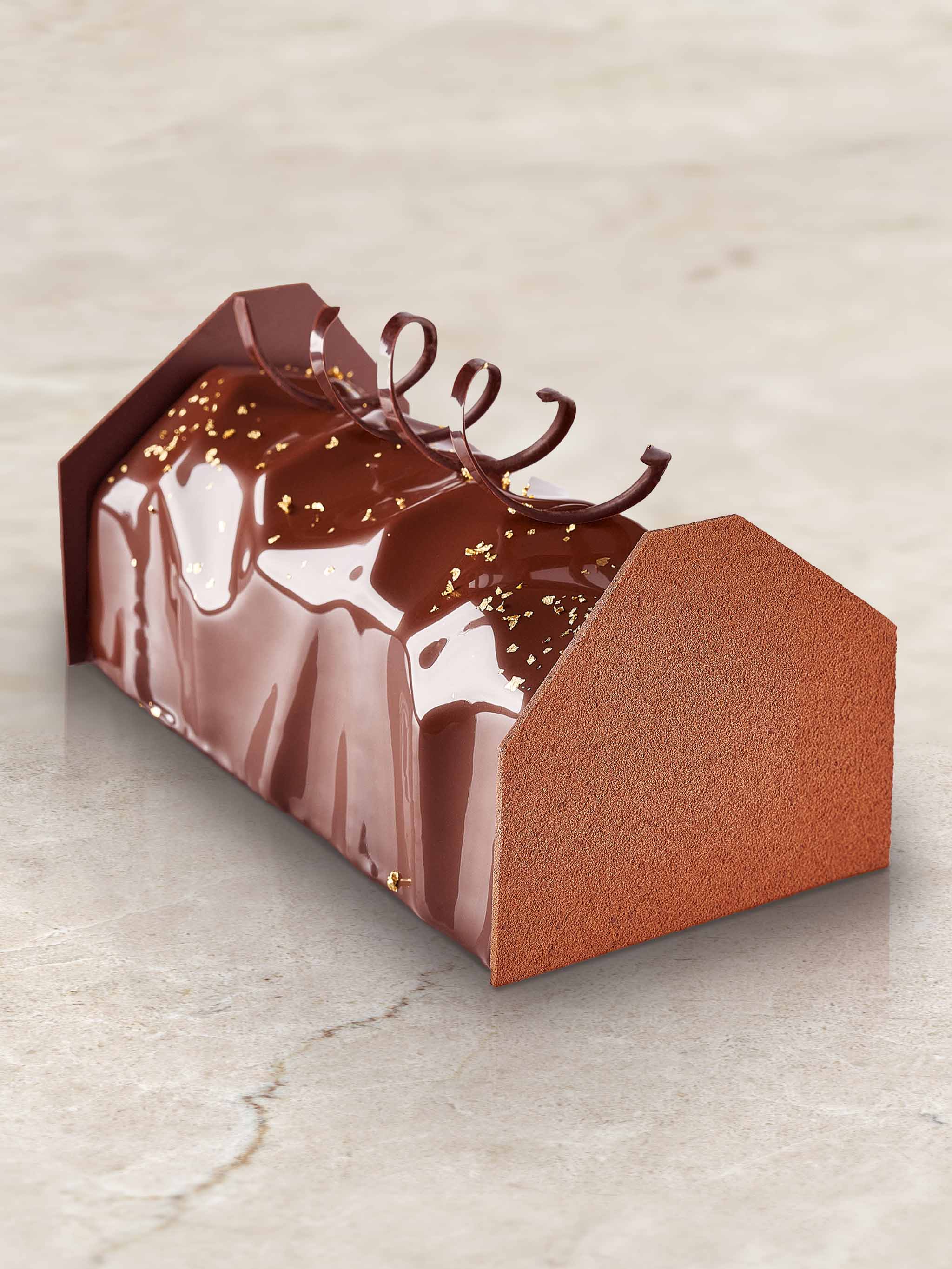 Weihnachts-Bûche mit Haselnuss und Schokolade