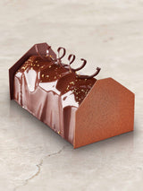 Weihnachts-Bûche mit Haselnuss und Schokolade