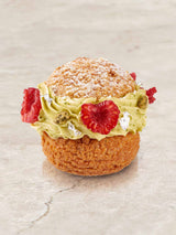 Dessertstück mit Pistazien und Himbeeren