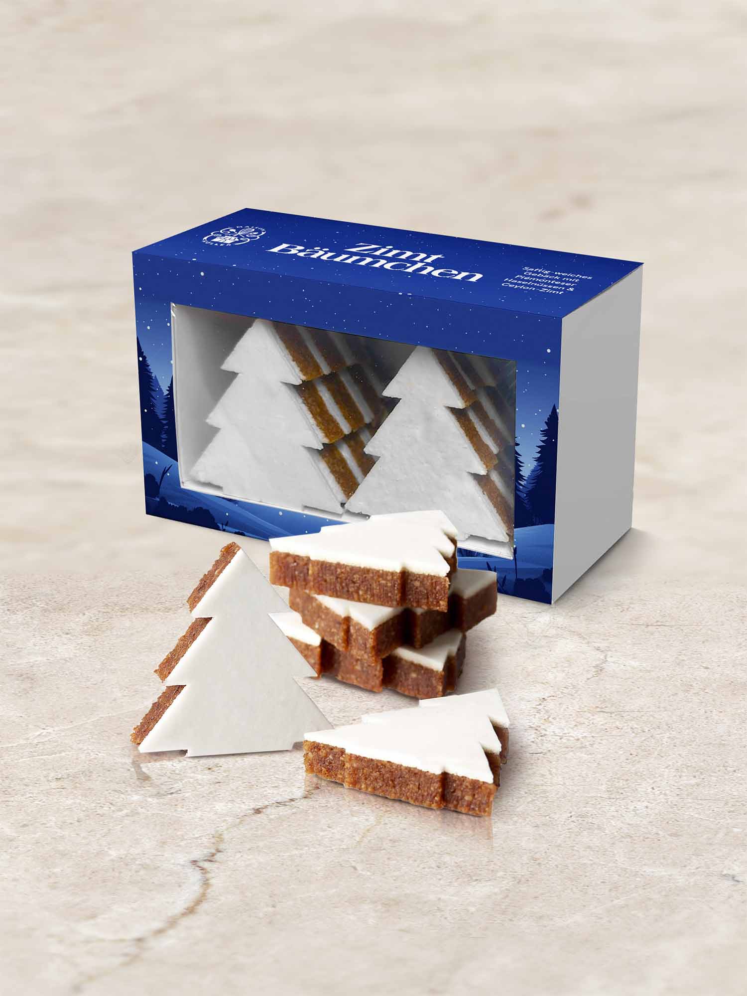 Christbaumförmiges Weihnachtsgebäck mit Zimt